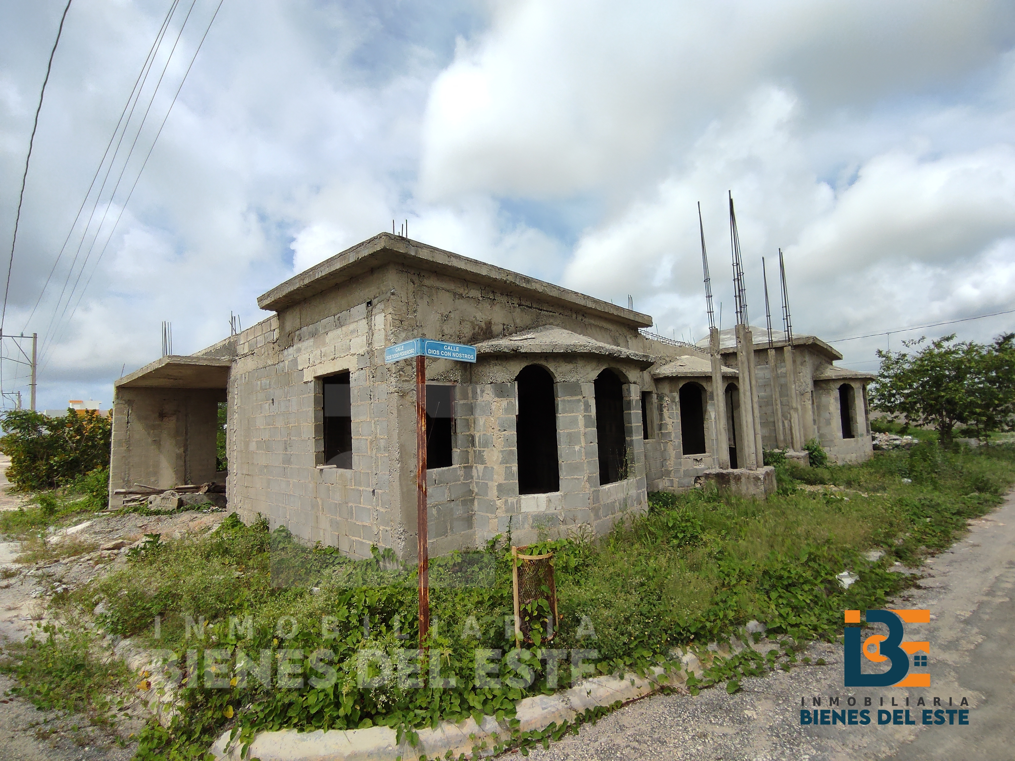 casas - SE VENDE CASA EN CONSTRUCCION de Oportunidad. 2