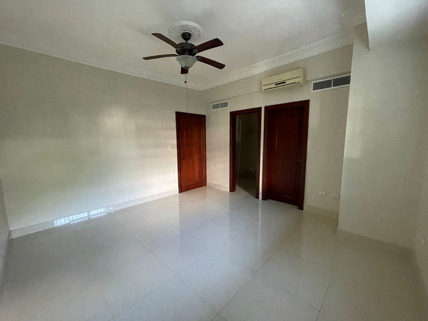 apartamentos - Vendo apartamento clásico en el Real.
375 mil dólares negociable venta 5