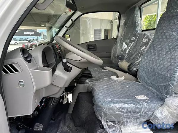 jeepetas y camionetas - Isuzu Traviz 2026 7