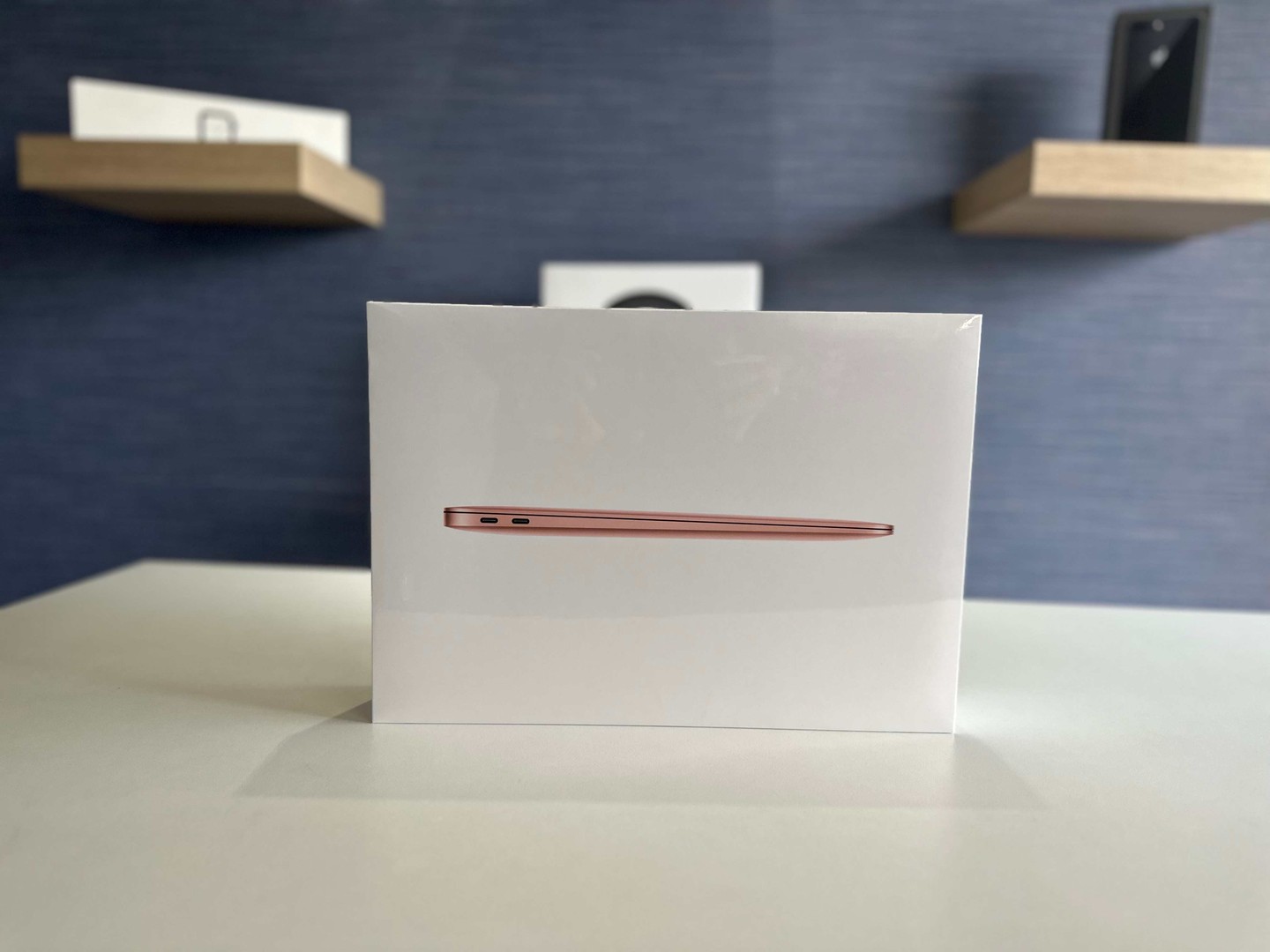 computadoras y laptops - Vendo MacBook Air 2020 M1 Apple Chip / 256GB / 8GB RAM - Nueva $ 53,500 NEG 0