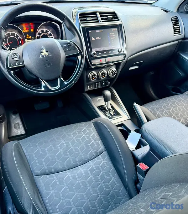 jeepetas y camionetas - Mitsubishi Outlander SE 2020 8