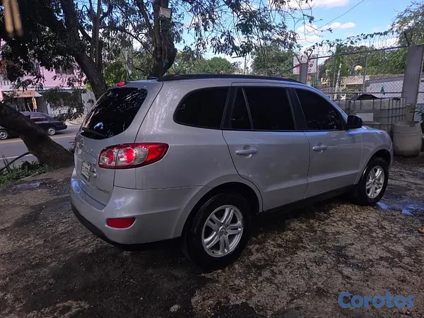 jeepetas y camionetas - Santa Fe año 2010 
Motor dohc 
Precio 490 2
