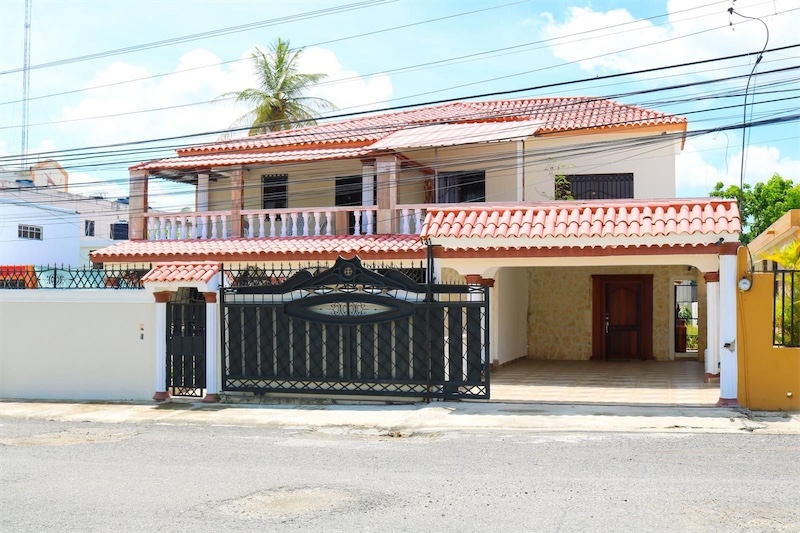 casas - Amplia casa de 6 habitaciones en venta. 6