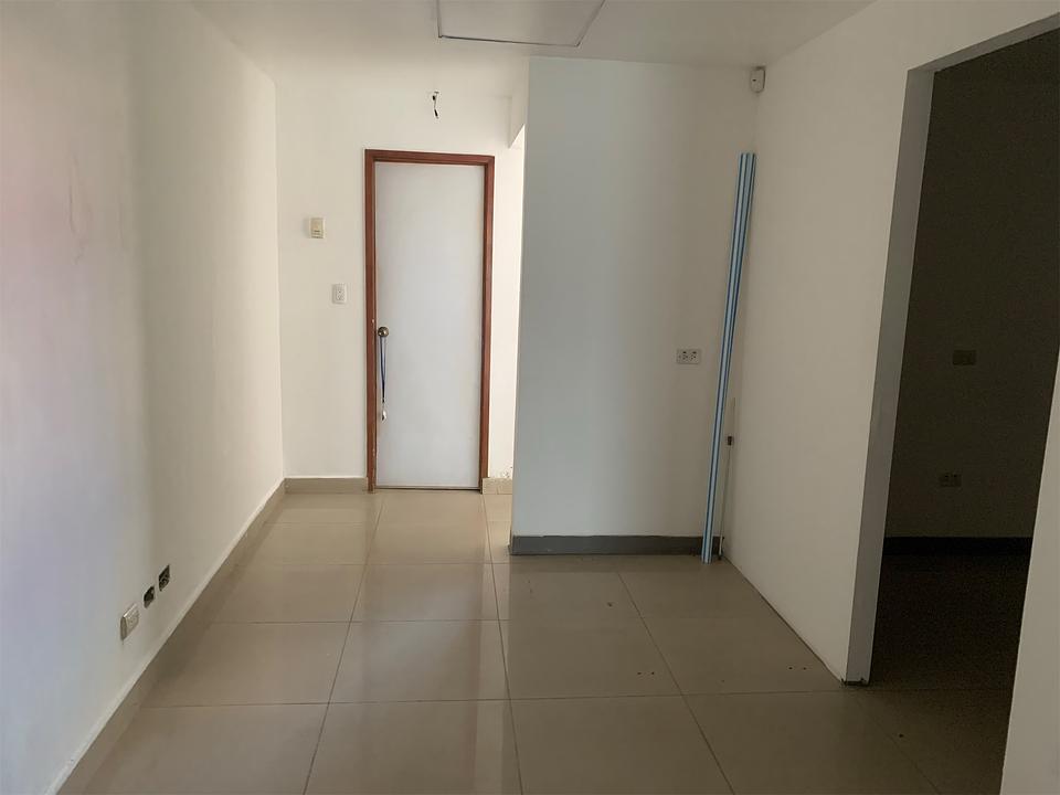 oficinas y locales comerciales - Local céntrico en Naco 5