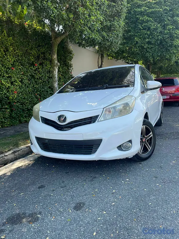 carros - Toyota Vitz 2012 3