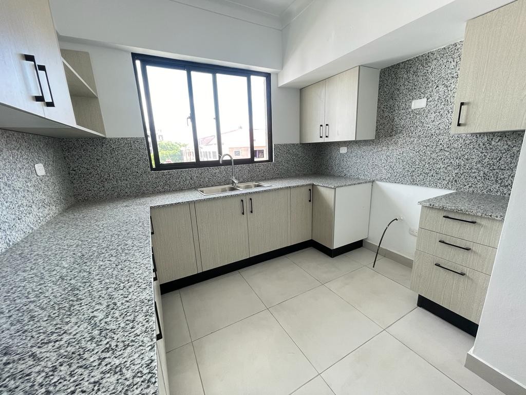 apartamentos - Apartamento 4to piso en Evaristo Morales  9