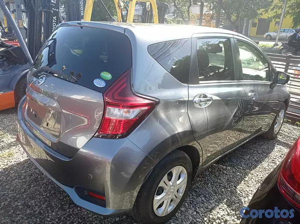 carros - Nissan  Note  2019 Gris oscuro  Recién importada   3
