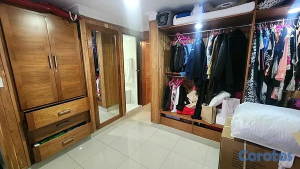 casas - Amplia casa en venta- Los Restauradores  8