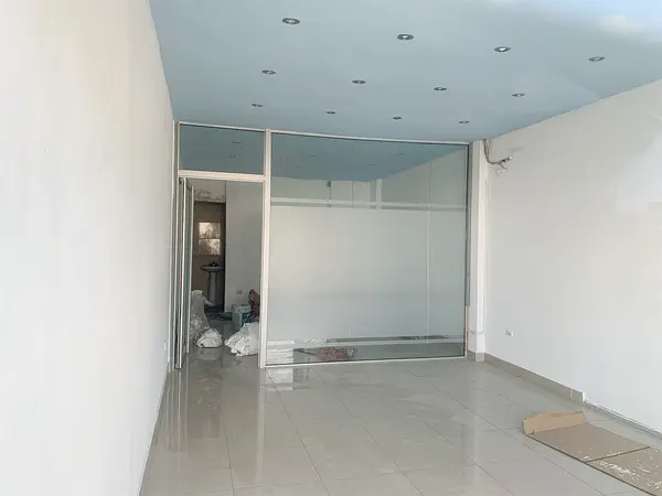 oficinas y locales comerciales - Local comercial en los prados  4