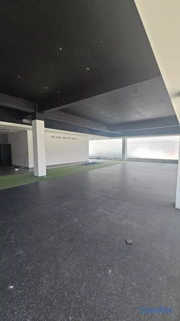 oficinas y locales comerciales - Commercial Space for Lease at Plaza Metropolitana  7