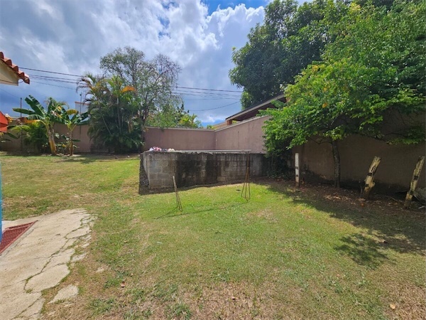 casas - Venta de Casa con amplio Patio en Altos de arroyo hondo III 0