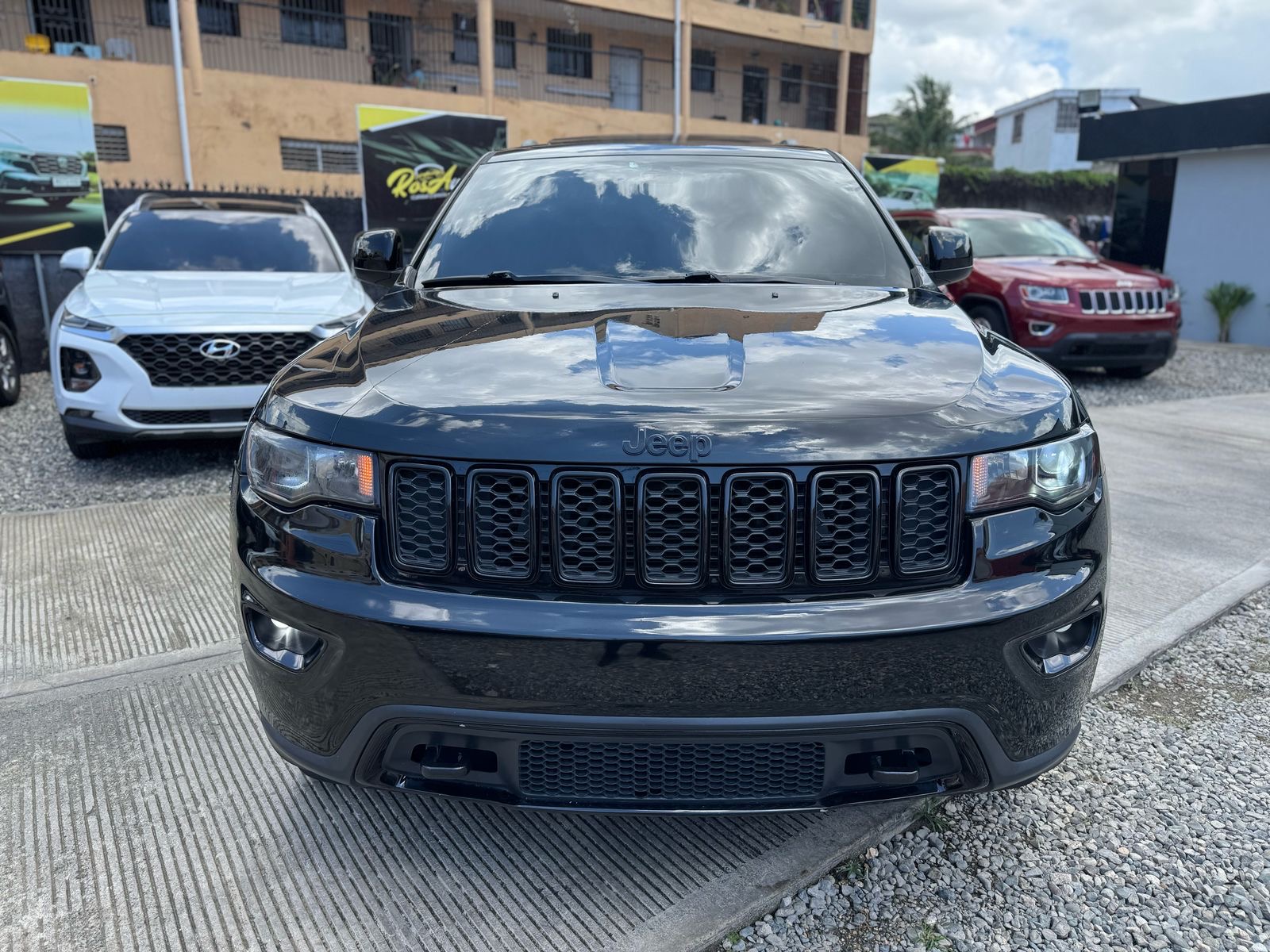 jeepetas y camionetas - Jeep Grand Cherokee Laredo 2018 1