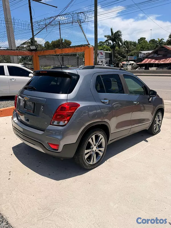 jeepetas y camionetas - • 2020 Chevrolet Trax LT
 6