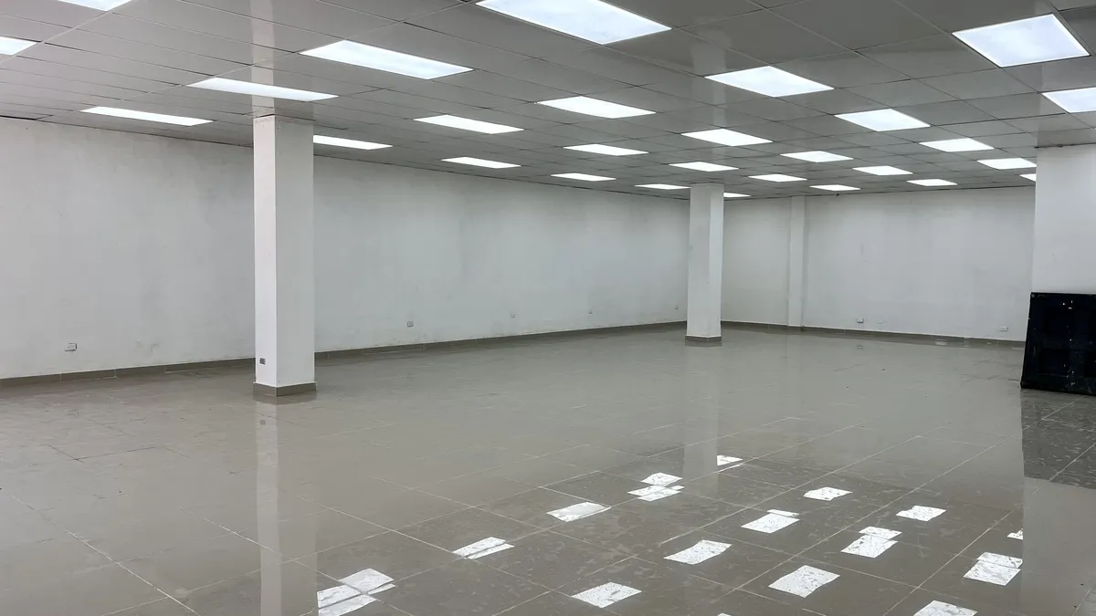 oficinas y locales comerciales - Local en primer nivel en alquiler en villa francis 4