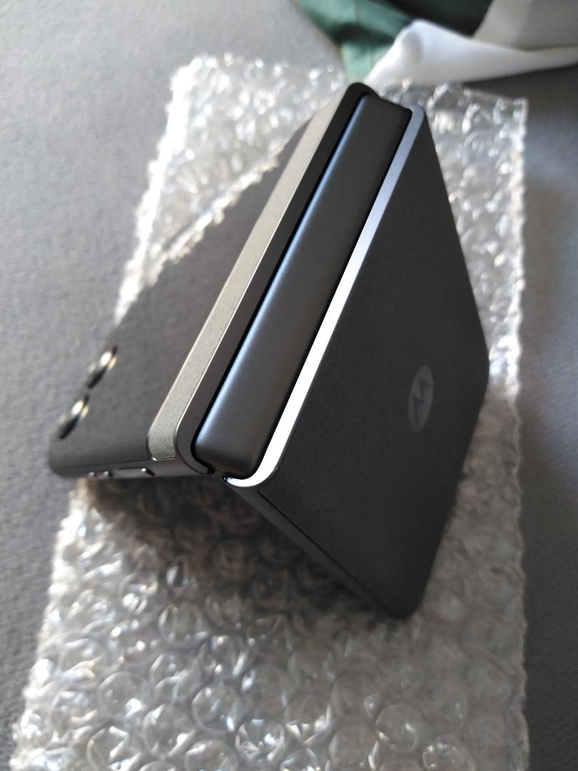 celulares y tabletas - Motorola Razr 50 2024 512GB 12GB RAM Factory  2