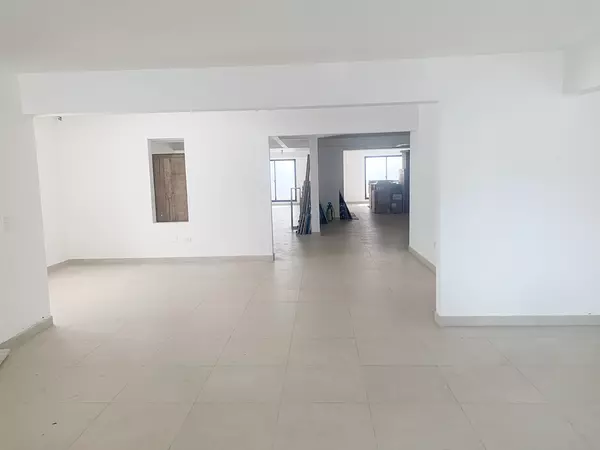 oficinas y locales comerciales - Local en Naco primer nivel  6