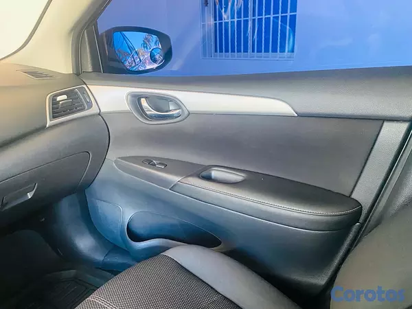 carros - Nissan Sentra 2018 12