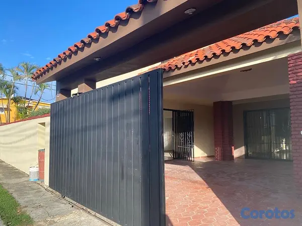 casas - venta de casa con 300mts próximo a la avenida España Santo Domingo este  9