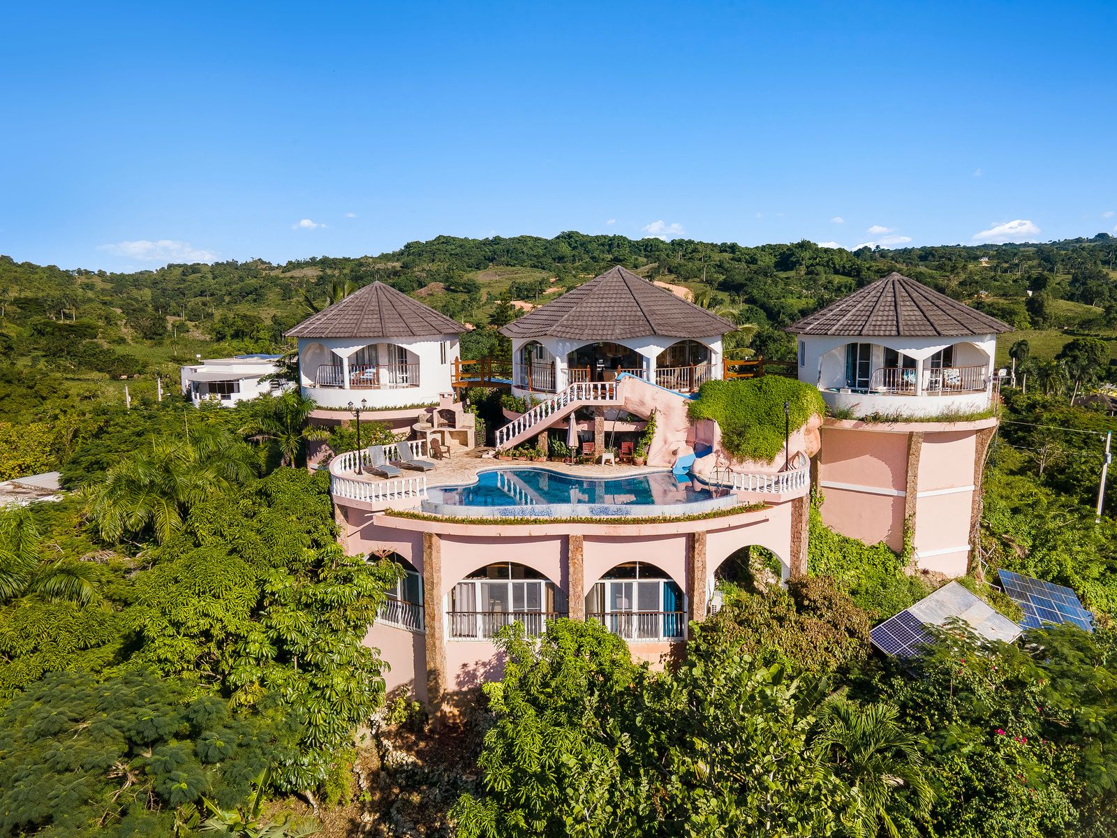 casas vacacionales y villas - LA MEJOR VILLA  3 NIVELES EN RIO SAN JUAN, CON VISTA AL MAR, 5 HABS, OPORTUNIDAD 2