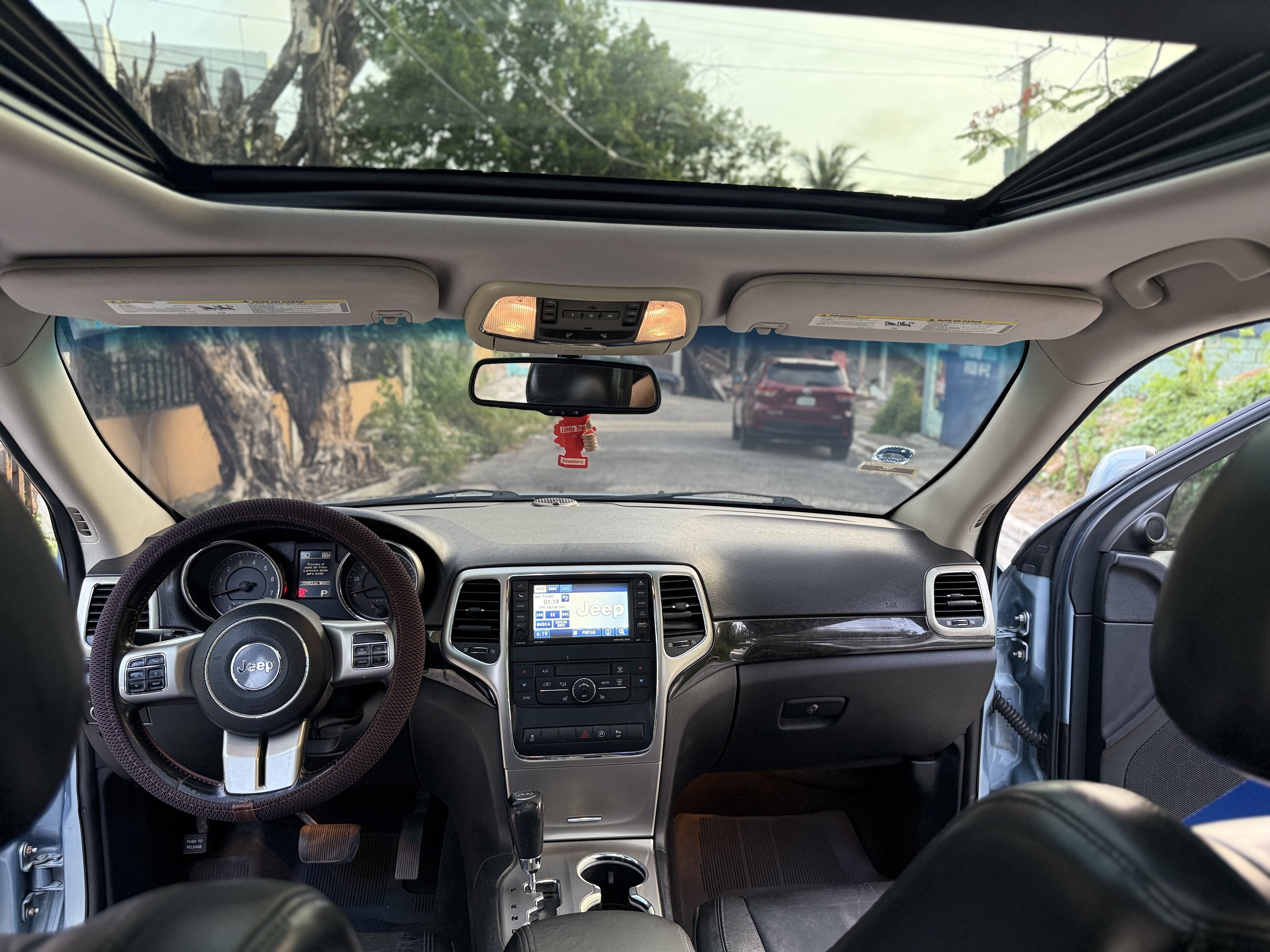jeepetas y camionetas - Jeep Grand laredo 4x2 panorámica  2012 $549,000 8