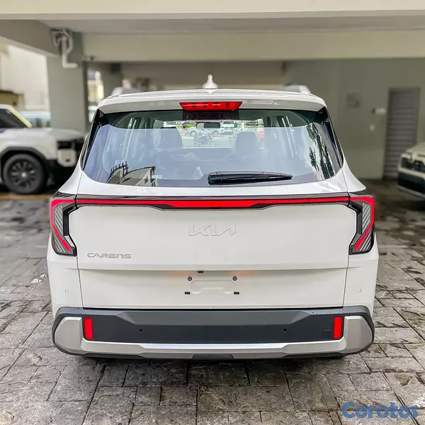jeepetas y camionetas - Kia Carens 2026 5