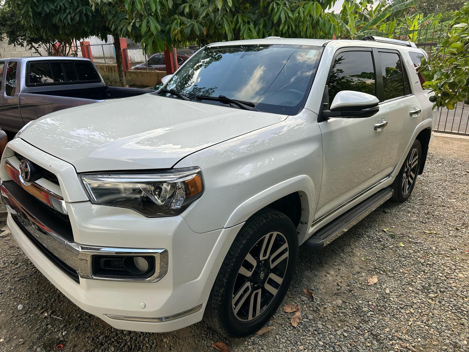 jeepetas y camionetas - Toyota 4runner sr5 2017 1