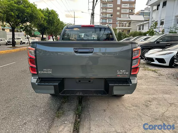 jeepetas y camionetas - Isuzu D-Max 2027  6
