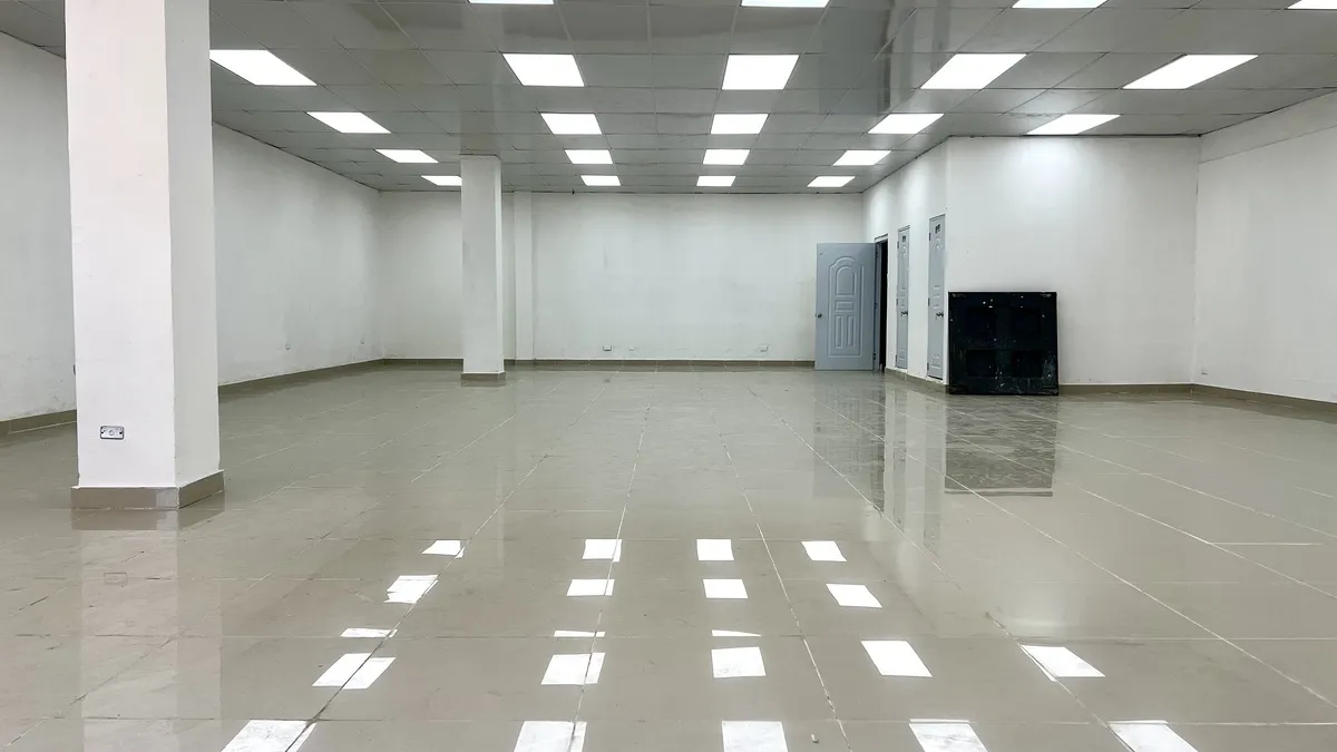 oficinas y locales comerciales - Local en primer nivel en alquiler en villa francis 5