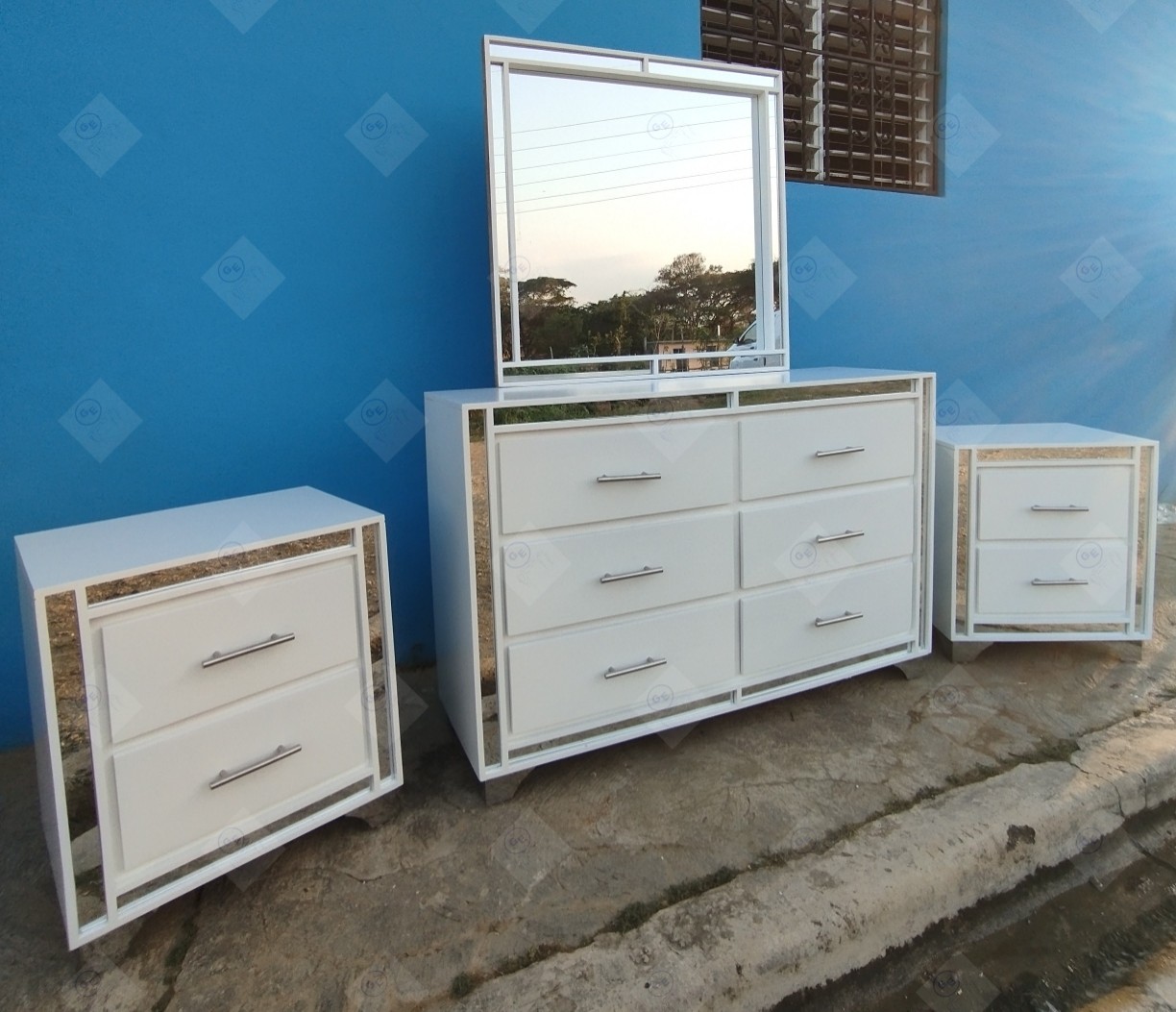 muebles y colchones - Gavetero y mesitas de noche en color blanco 🤍  5