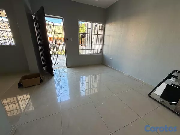 casas - vendo casa de dos niveles Independencia tres habitaciones 2.5 baños marquesina  10