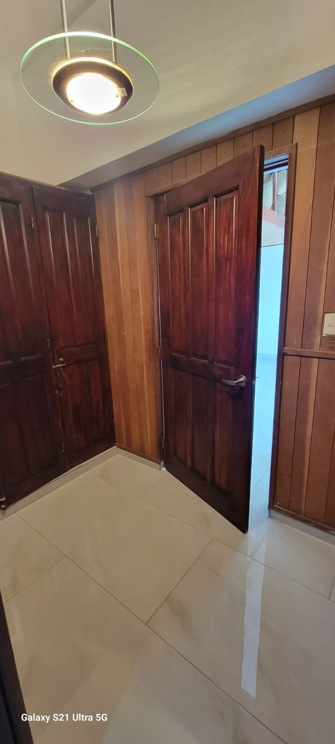 apartamentos - ALQUILO Piso 11 Remodelado de 1 Habitación Con Vista Al Mar En La Esperilla
 5