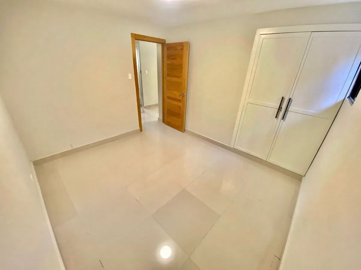 apartamentos - Alquiló piantini primer nivel dos hab baño parqueo 8