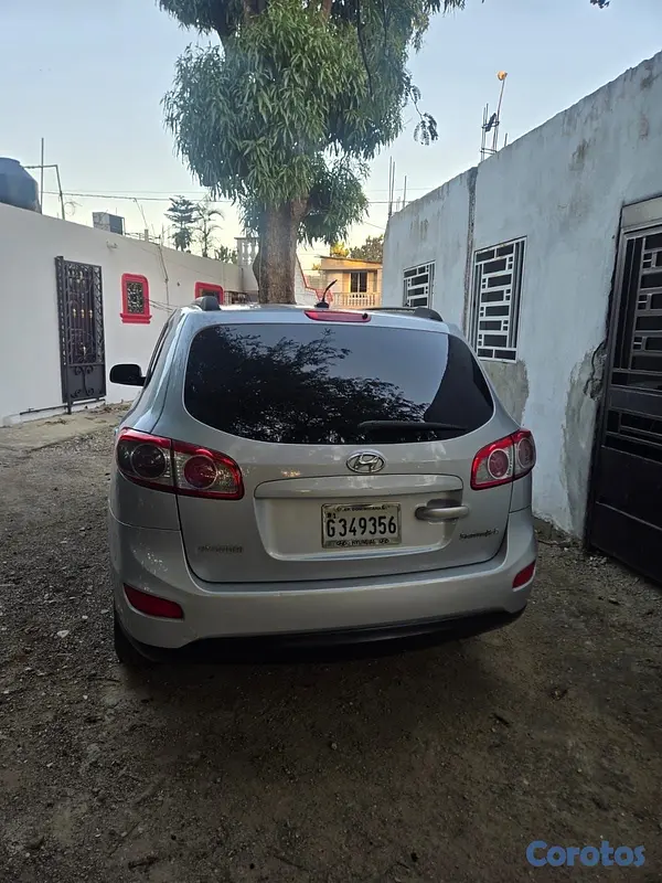 jeepetas y camionetas - Santa Fe año 2010 
Motor dohc 
Precio 490 6