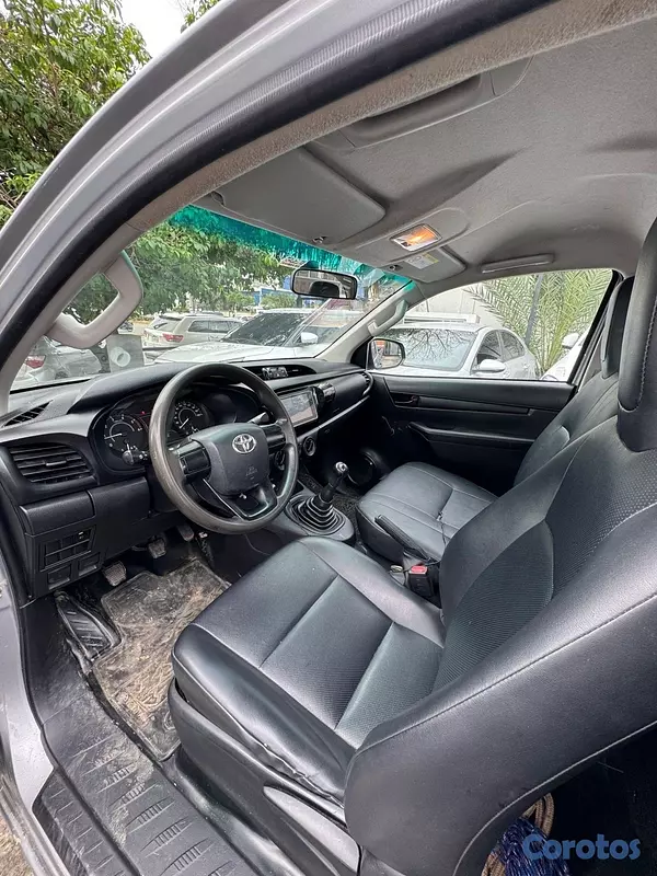 jeepetas y camionetas - Toyota Hilux 2023  5