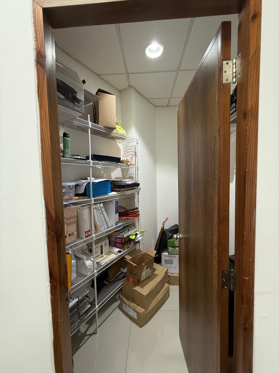 oficinas y locales comerciales - Local en Plaza de Viejo Arroyo Hondo con 6 Parqueo 5