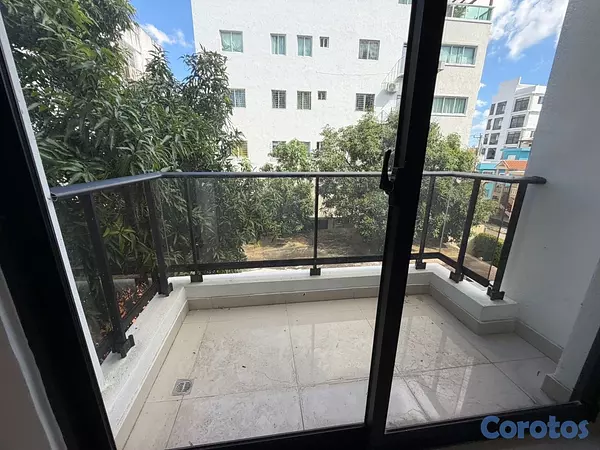 apartamentos - alquiló avenida independencia tercer nivel una habitación 1.5 baño parqueo balcó 5