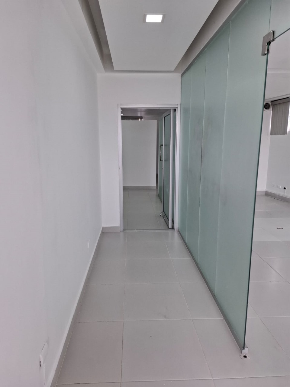 oficinas y locales comerciales - Local 73 mts 3er piso para oficina en arroyo hondo 2