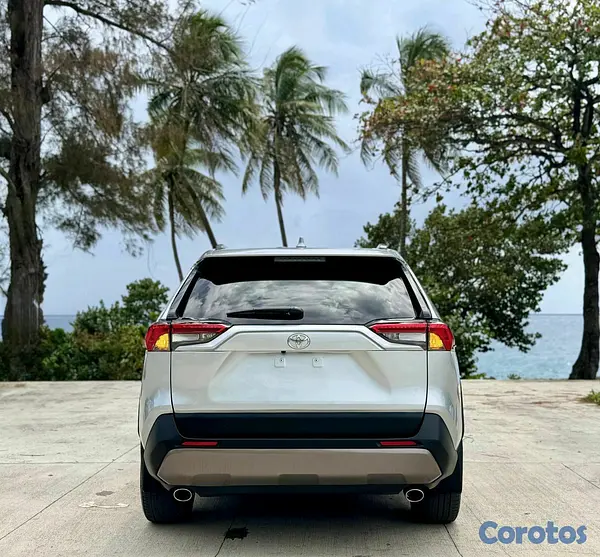 jeepetas y camionetas - Toyota rav4 limited 2024 4