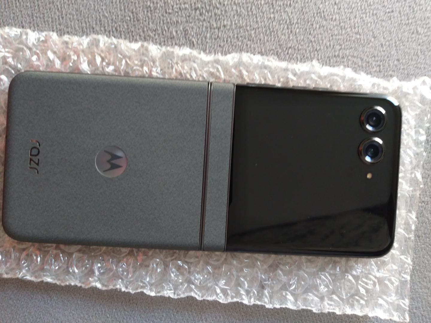 celulares y tabletas - Motorola Razr 50 2024 512GB 12GB RAM Factory  4