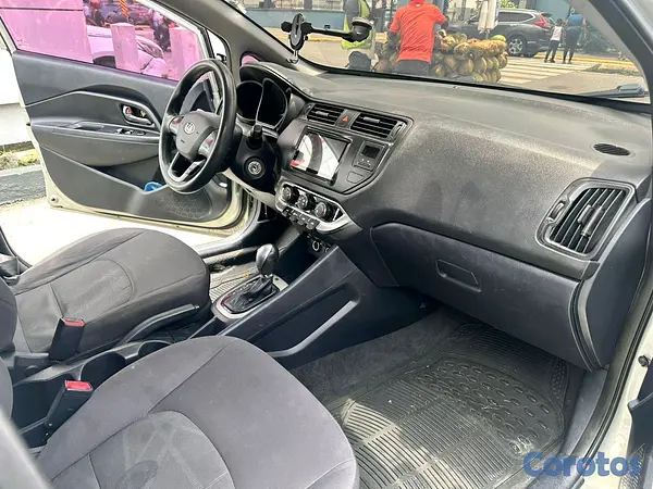 carros - kia rio 2015 10