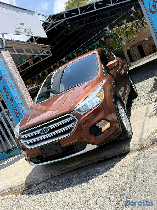 jeepetas y camionetas - Venta de traspaso. Ford Escape SE 2017 6
