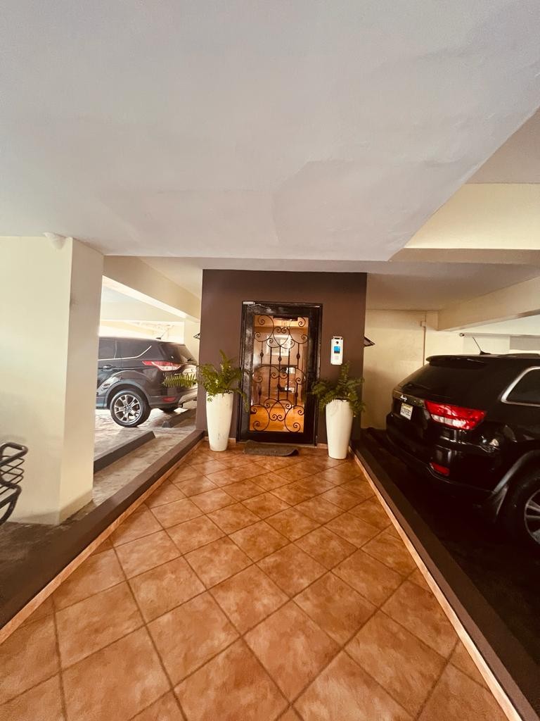 apartamentos - Alquilo Apto Vacio en la av. Enriquillo 213 Metros
 3