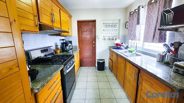 casas - Casa en puerta de hierro, proximo a la embajada. 6