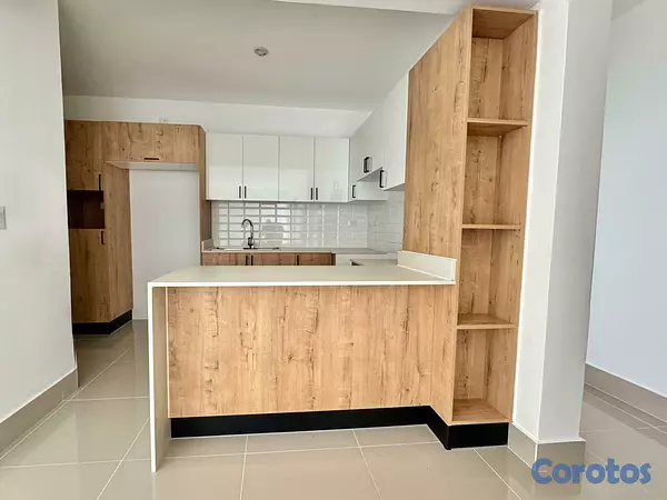 apartamentos - Amplio Apartamento en Venta, 5to Piso, Torre Real, 6