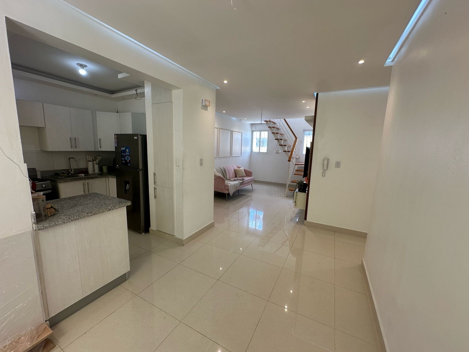 apartamentos - venta de apartamento tipo penthouse amueblado en la autopista de san isidro  9