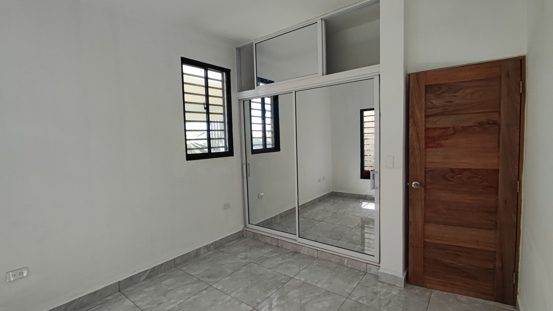 casas - Se Venta Casa Espaciosa y con Ubicación Privilegiada en Residencial  9