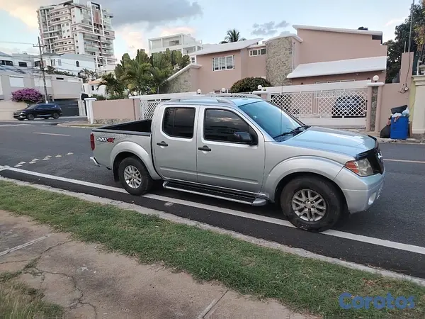 jeepetas y camionetas - Nissan frontier SV 2015 transmisión mecánica  2