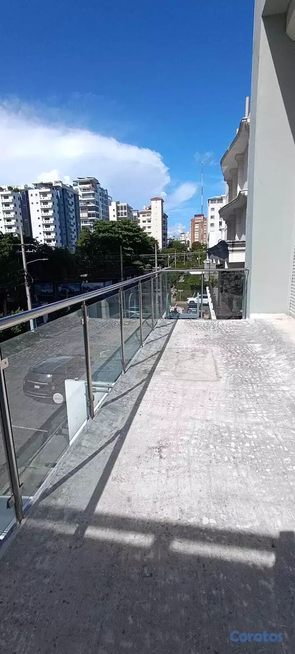 oficinas y locales comerciales - Alquilo Amplio Local de 250 mts en Piantini, Excelente Punto Comercial 2