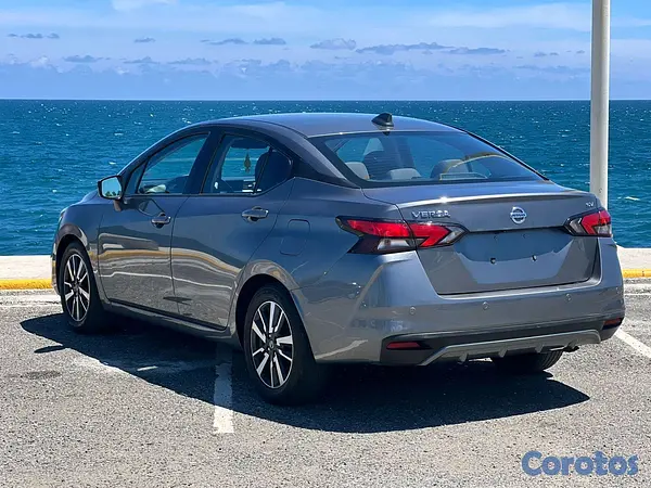 carros - Nissan Versa SV 2021  2