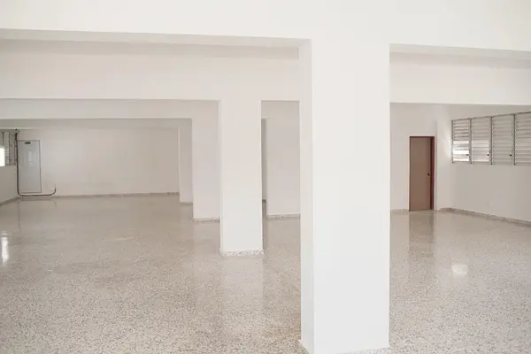 oficinas y locales comerciales - Local en Evaristo Morales 2